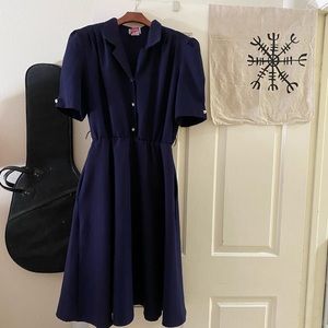 Cute dress with shoulder pads